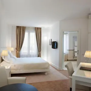 https://una-maison-milano.italymilanhotels.net