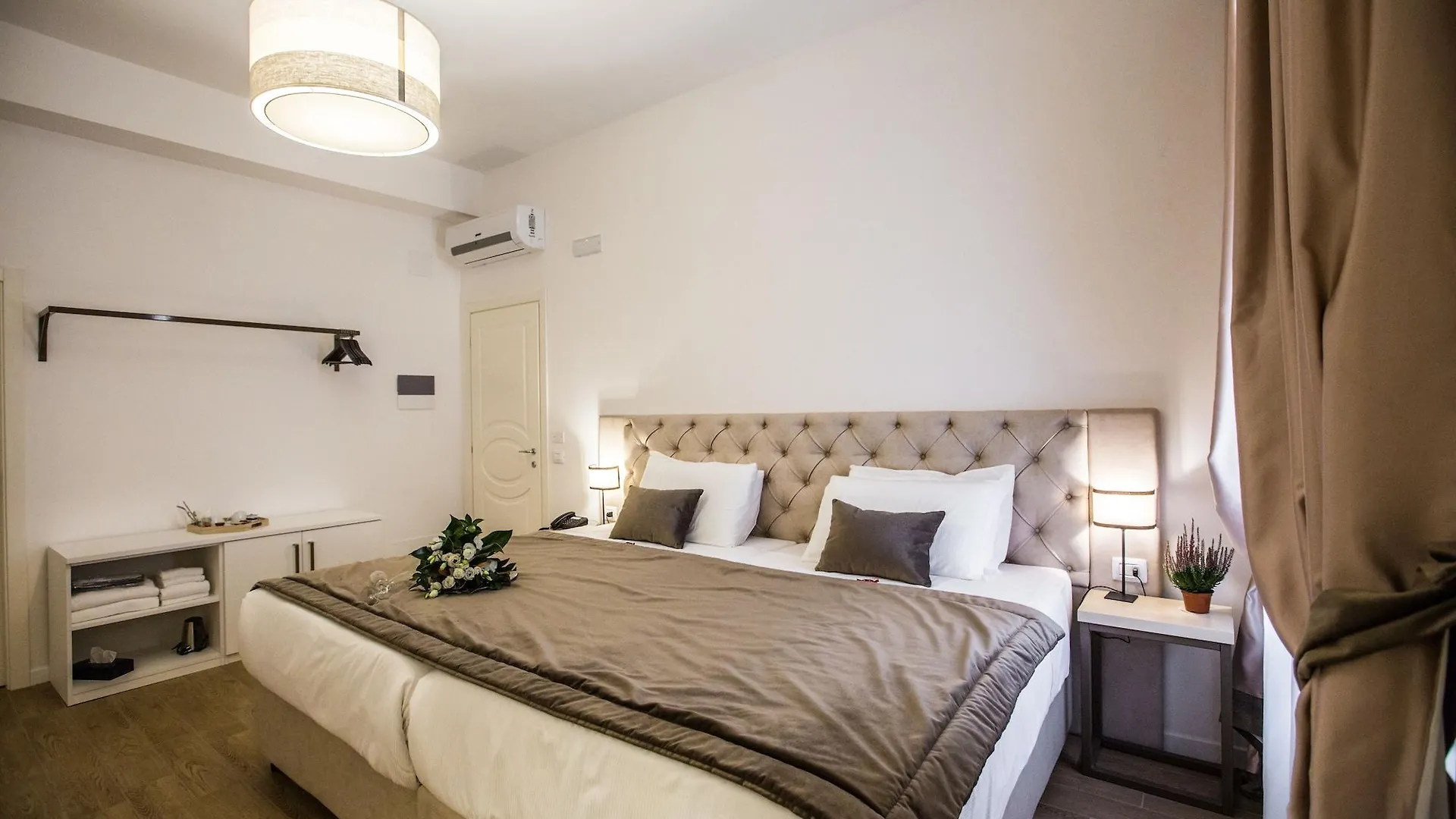 Chic & Town Luxury Rooms Roma Alojamento de Acomodação e Pequeno-almoço